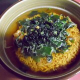 わかめたっぷりのせ　インスタントラーメン